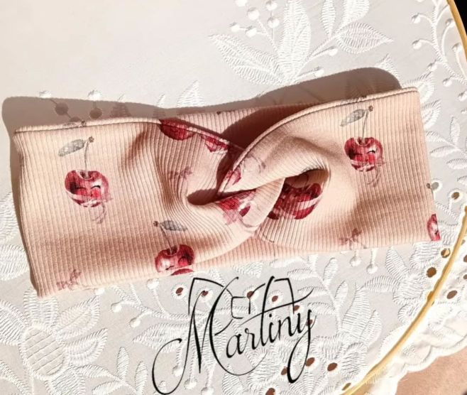 🍒 NOVINKA 🍒 Upletová čelenka s motívom čerešní 🍒 https://www.bowtiemartiny.sk/celenka-ceresne/ #hairband #čerešne...